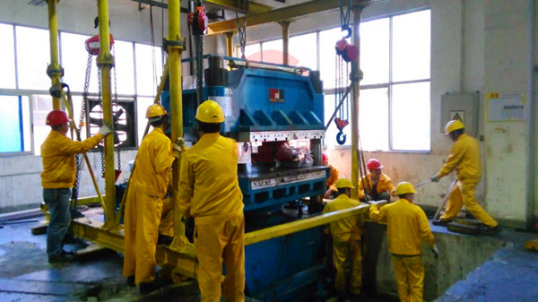 1000噸設(shè)備吊裝移位服務(wù)圖1 1000噸設(shè)備吊裝移位服務(wù)圖1