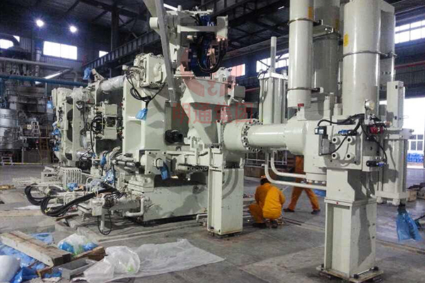 200噸大型壓鑄機(jī)的設(shè)備吊裝安裝綜合服務(wù) 200噸大型壓鑄機(jī)的設(shè)備吊裝安裝綜合服務(wù)