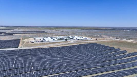 人民日報、科技日報、人民網、中新社等多家央媒聚焦鄂托克前旗這個光伏項目